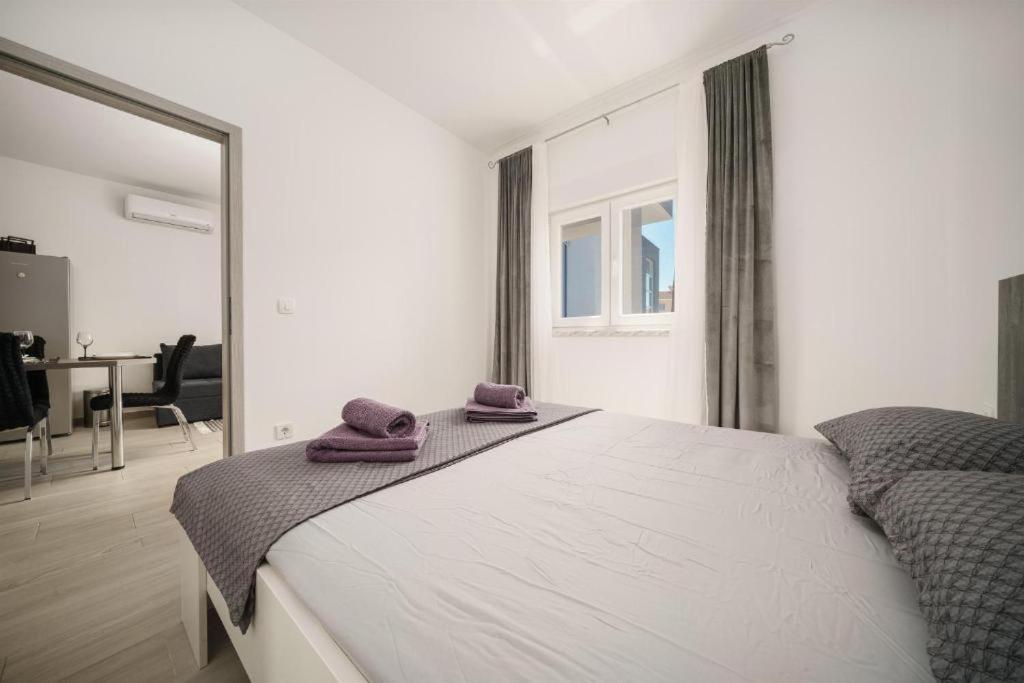 Apartments Dobrenic Vodice Exterior foto