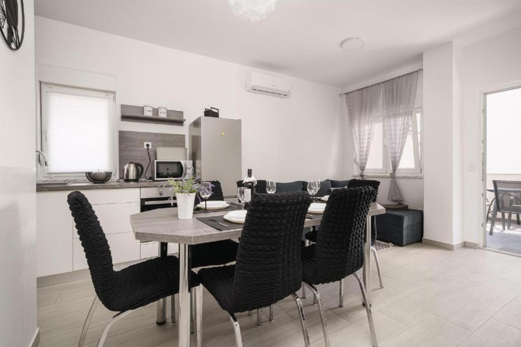 Apartments Dobrenic Vodice Exterior foto
